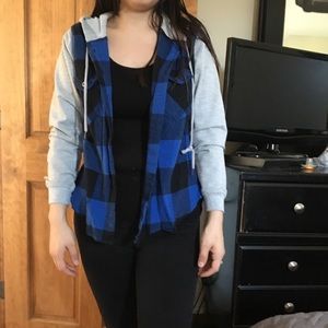 nwot rue 21 plaid button up with a hood